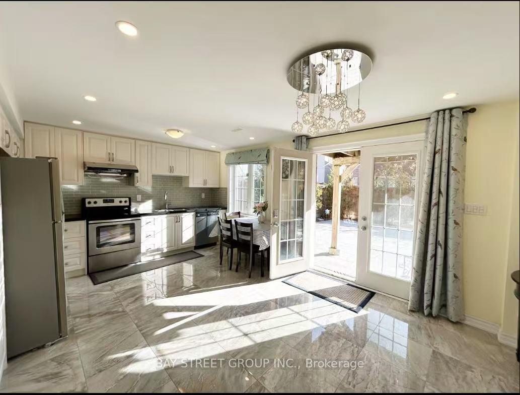 Photo 2 of 37 Heintzman Crescent, Vaughan, Patterson — HOMEH
