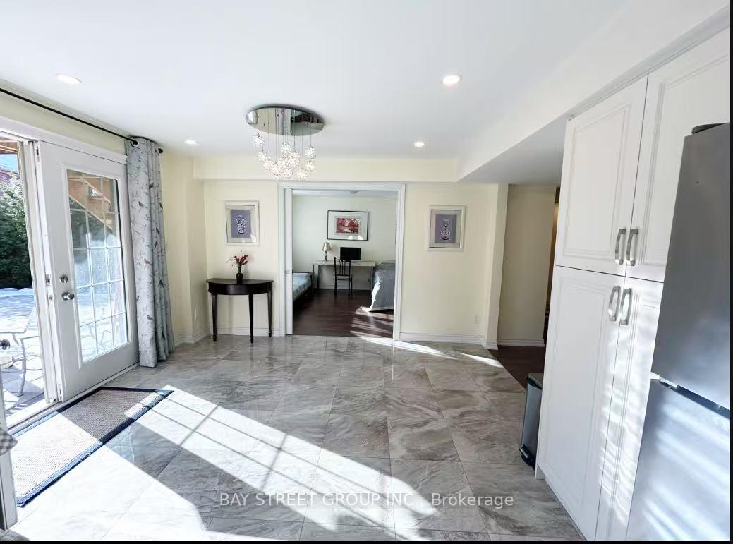 Photo 4 of 37 Heintzman Crescent, Vaughan, Patterson — HOMEH