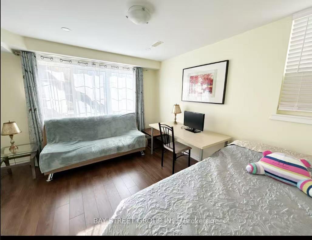 Photo 5 of 37 Heintzman Crescent, Vaughan, Patterson — HOMEH