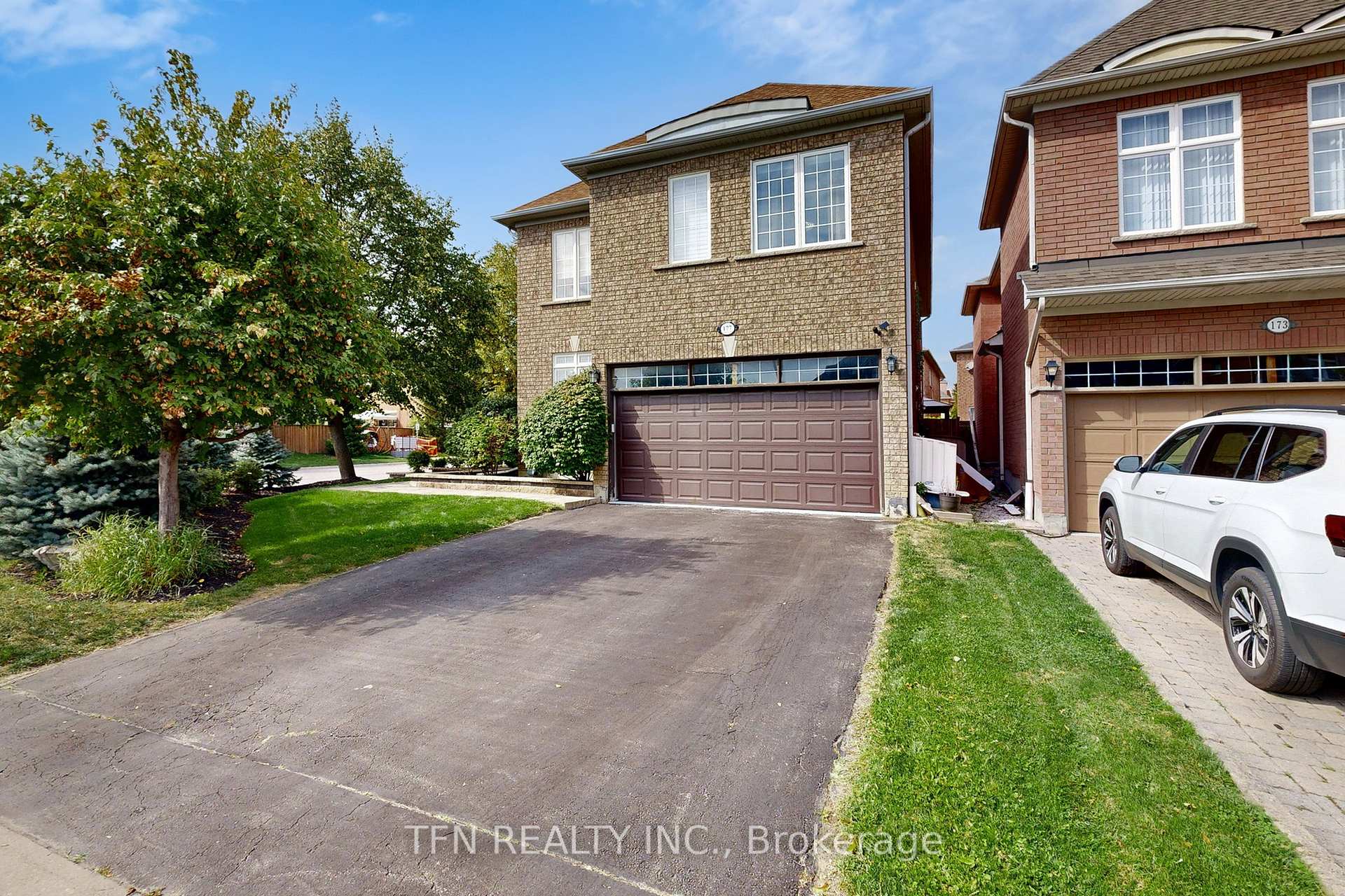 Photo 2 of 177 Bentoak Crescent, Vaughan, Patterson — HOMEH