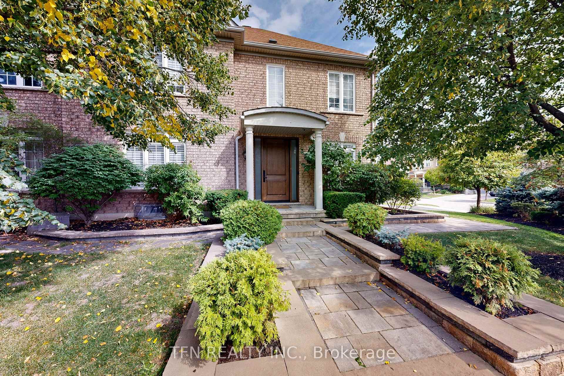Photo 3 of 177 Bentoak Crescent, Vaughan, Patterson — HOMEH