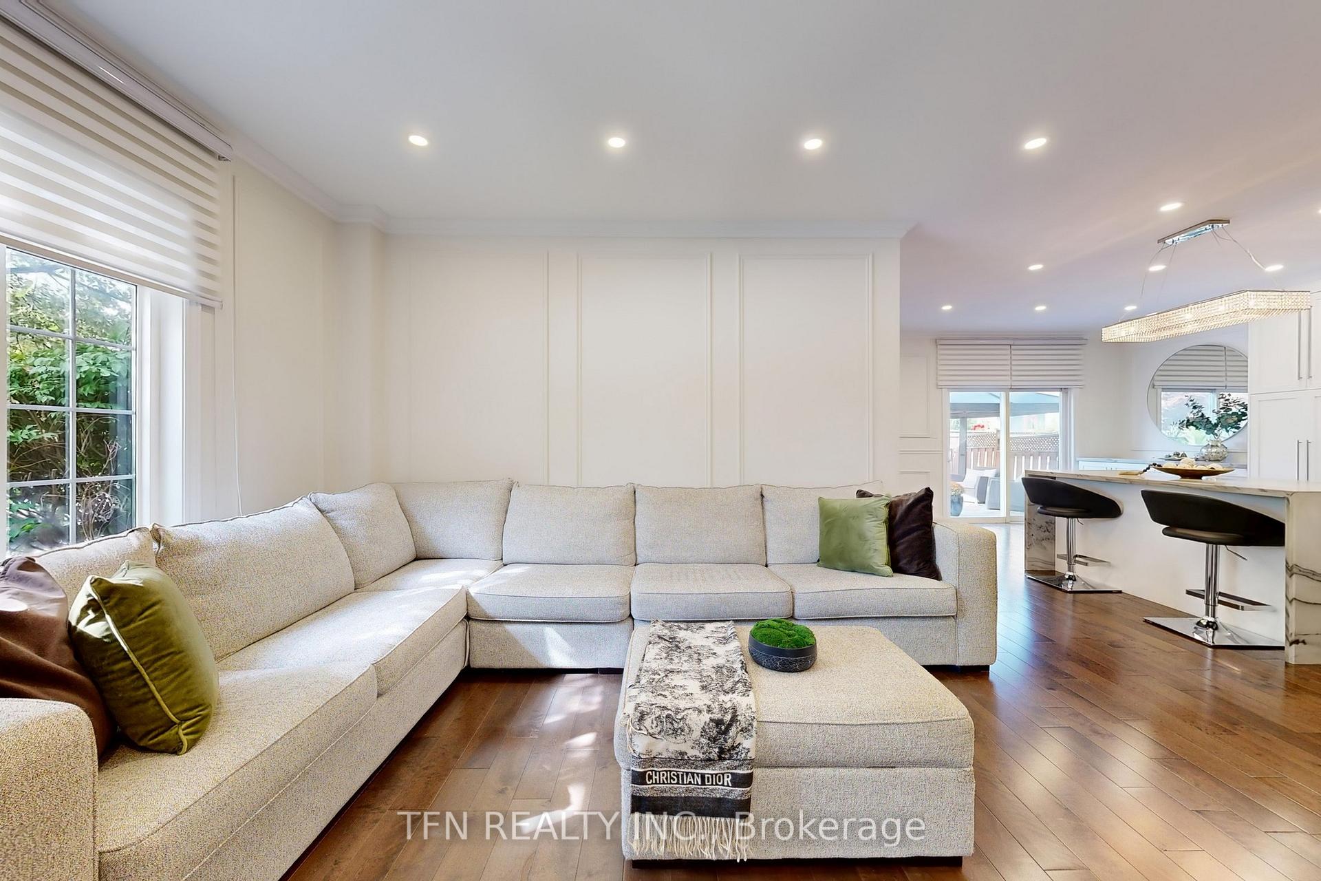 Photo 6 of 177 Bentoak Crescent, Vaughan, Patterson — HOMEH
