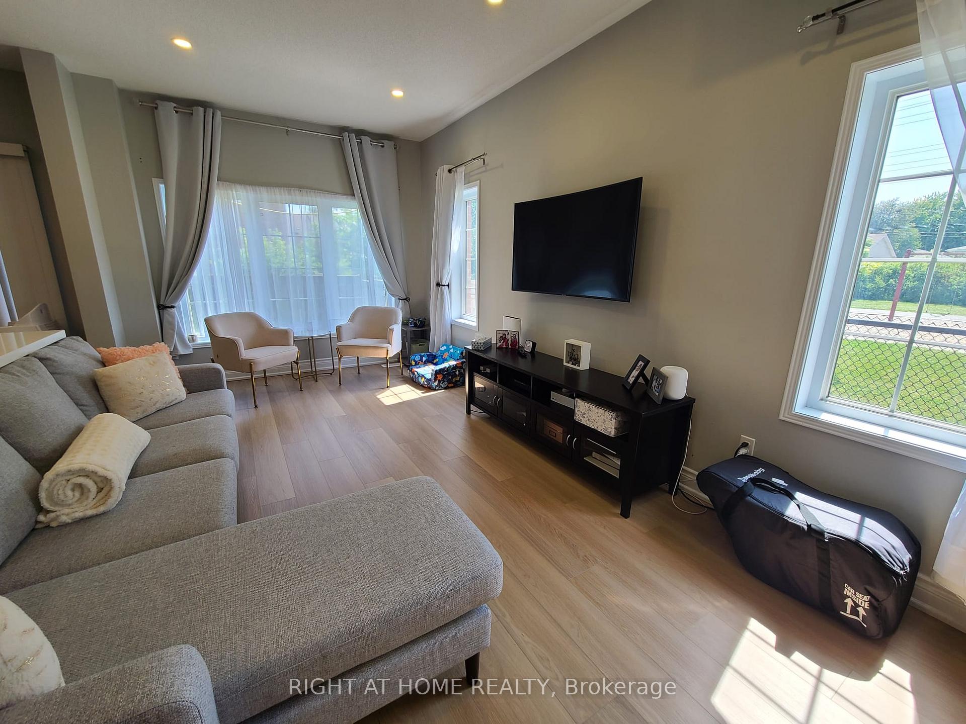 Photo 5 of 15 Michaelman Road, Ajax, South East — HOMEH