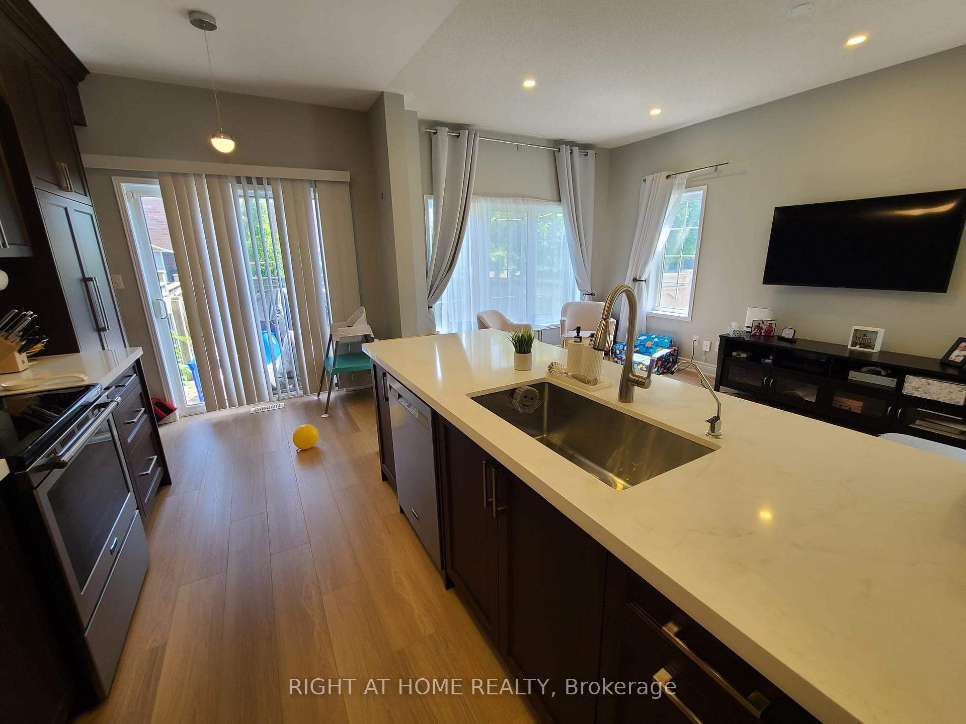 Photo 8 of 15 Michaelman Road, Ajax, South East — HOMEH