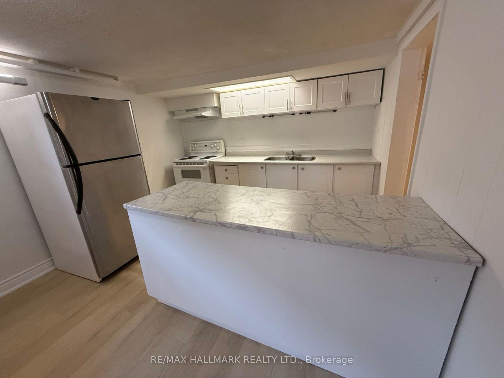 Photo 4 of Unit BASEMENT, 25 Richardson Drive, Aurora, Aurora Highlands — HOMEH