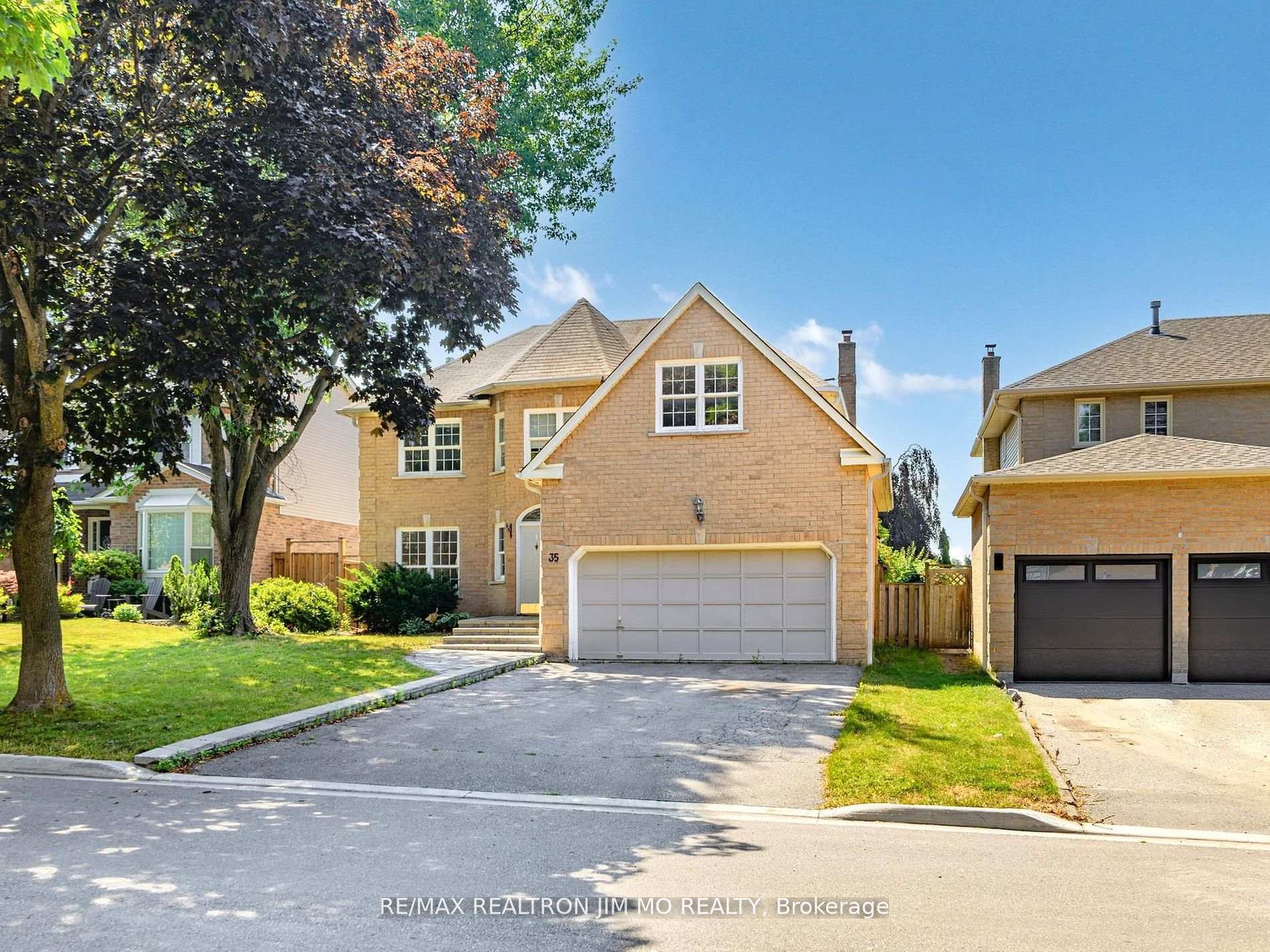 Photo 2 of 35 Flint Crescent, Whitby, Rolling Acres — HOMEH