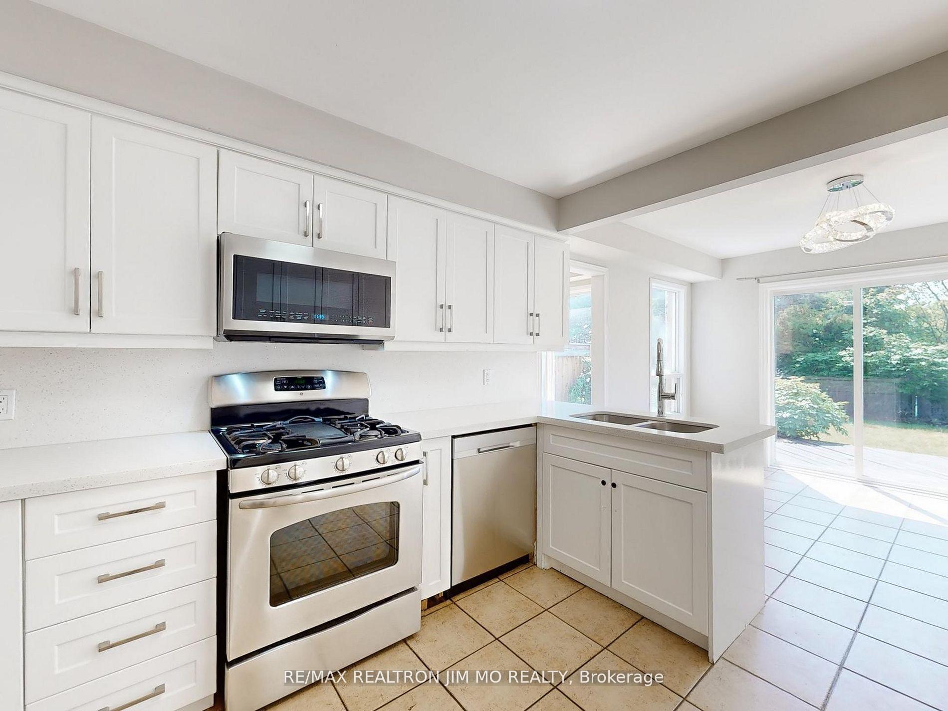 Photo 6 of 35 Flint Crescent, Whitby, Rolling Acres — HOMEH