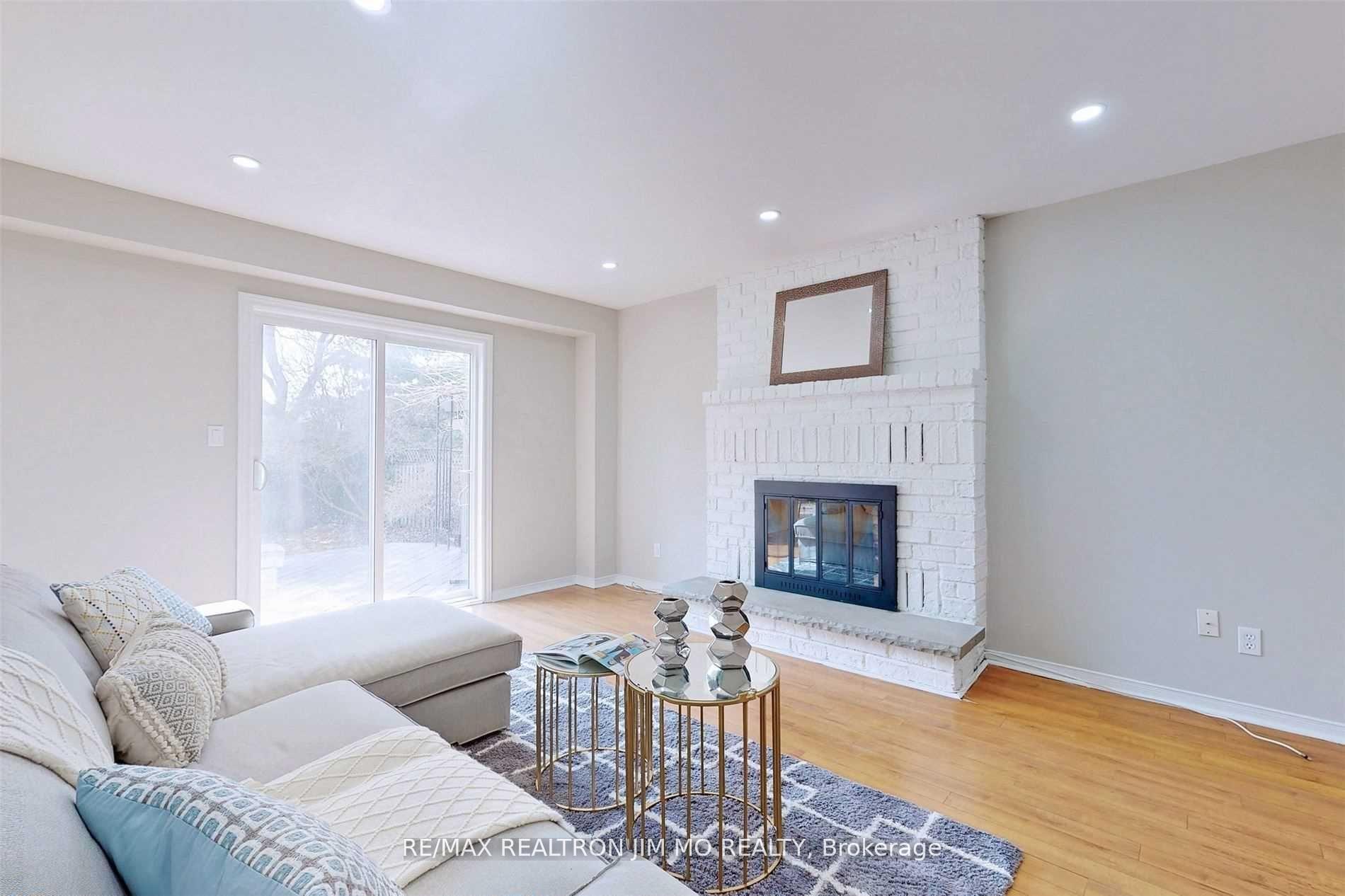 Photo 10 of 35 Flint Crescent, Whitby, Rolling Acres — HOMEH