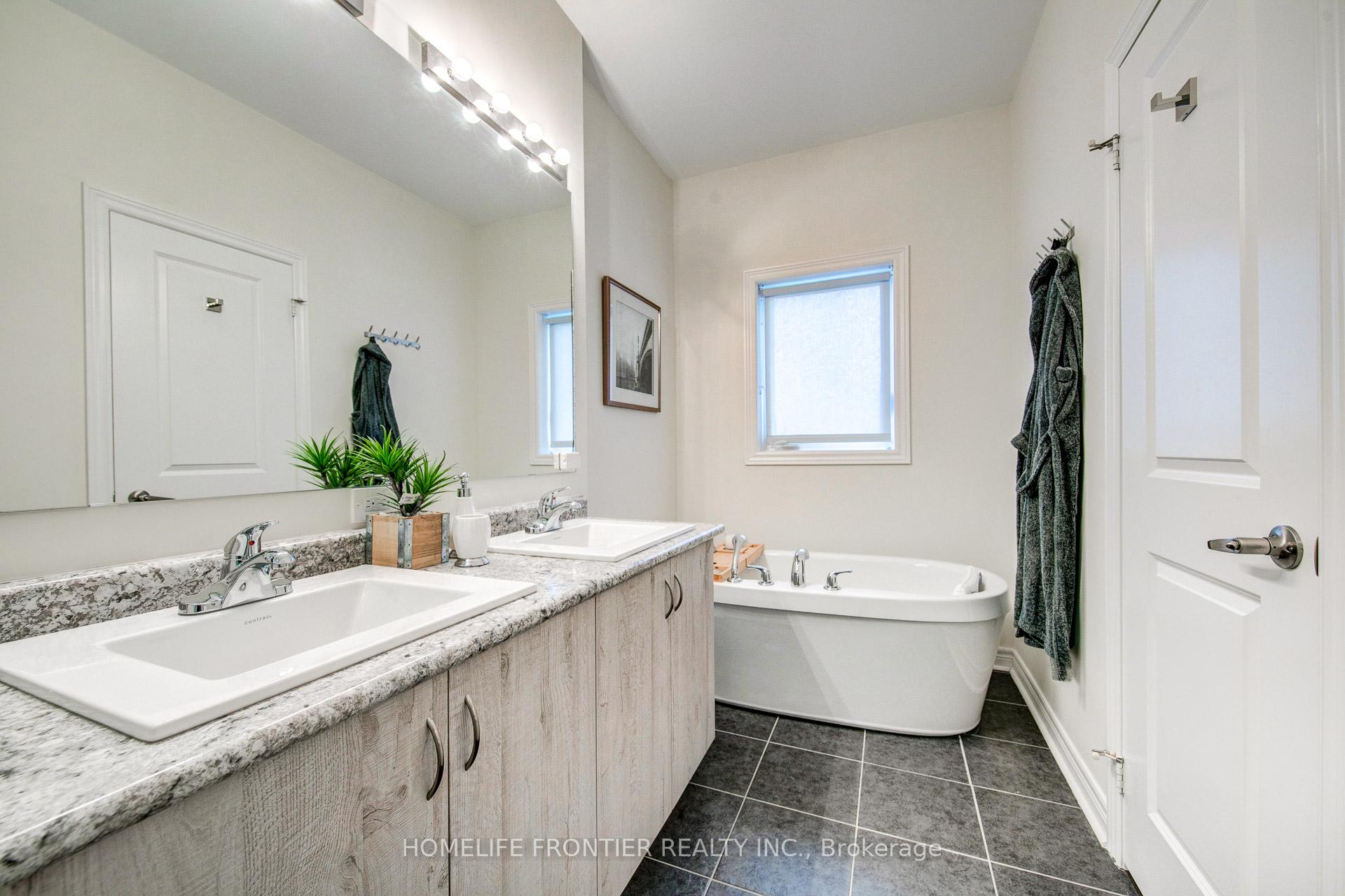 Photo 26 of 127 Lebovic Campus Drive, Vaughan, Patterson — HOMEH