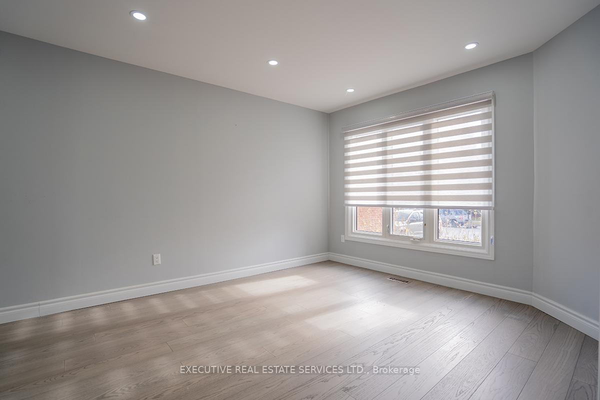 Photo 8 of 46 Willowbrook Drive, Whitby, Pringle Creek — HOMEH