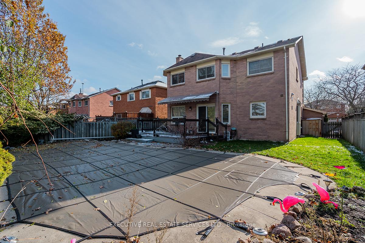 Photo 19 of 46 Willowbrook Drive, Whitby, Pringle Creek — HOMEH