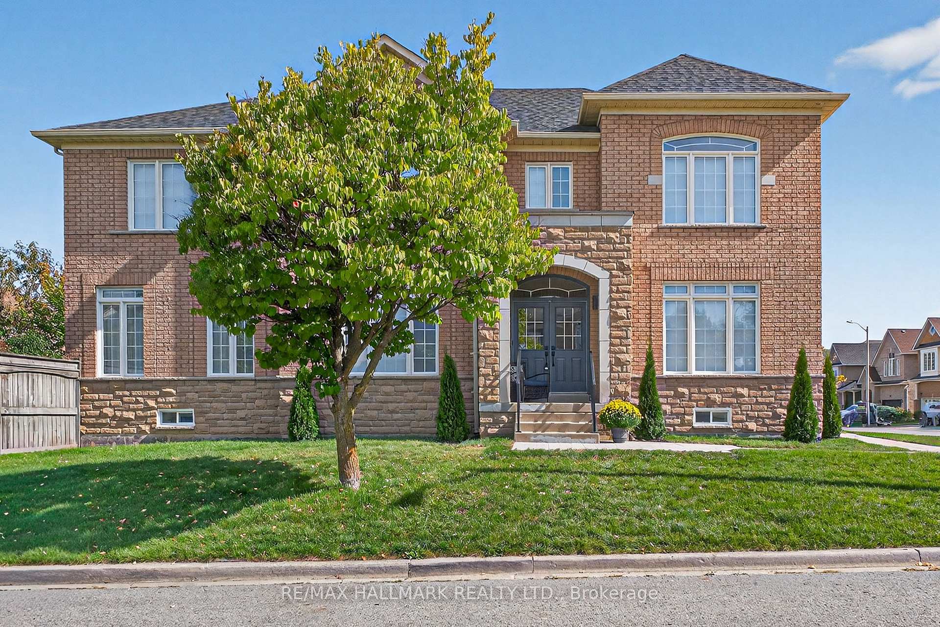 Photo 3 of 50 Bentwood Crescent, Vaughan, Patterson — HOMEH