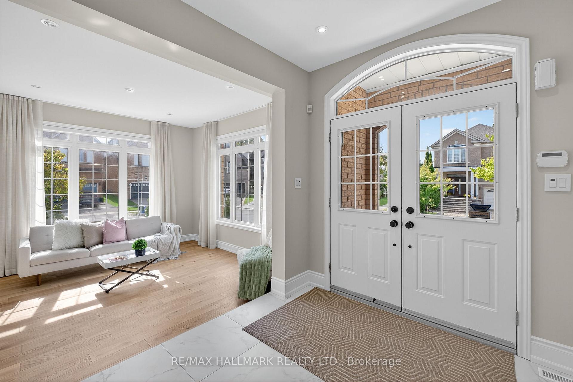 Photo 5 of 50 Bentwood Crescent, Vaughan, Patterson — HOMEH