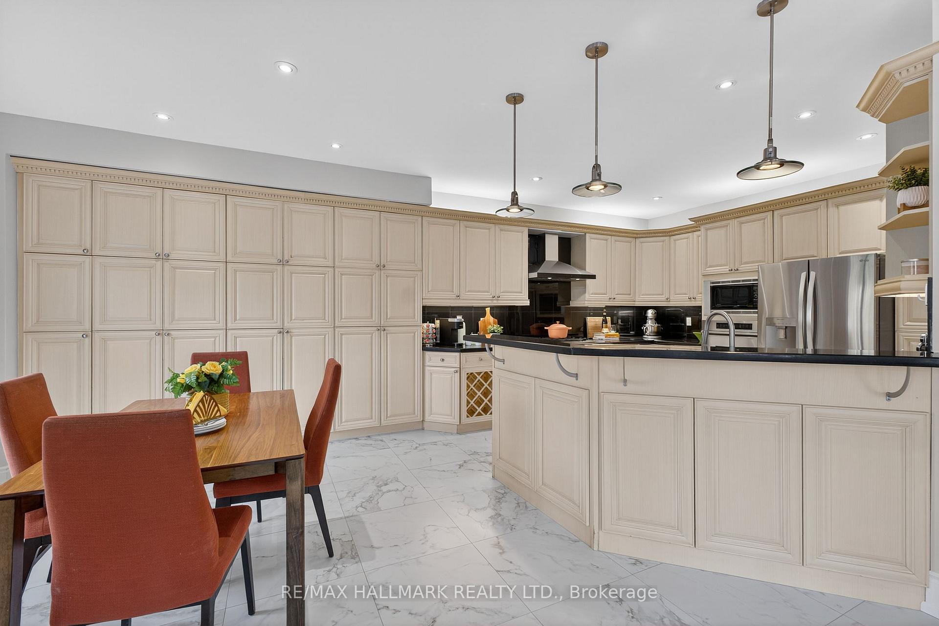 Photo 17 of 50 Bentwood Crescent, Vaughan, Patterson — HOMEH