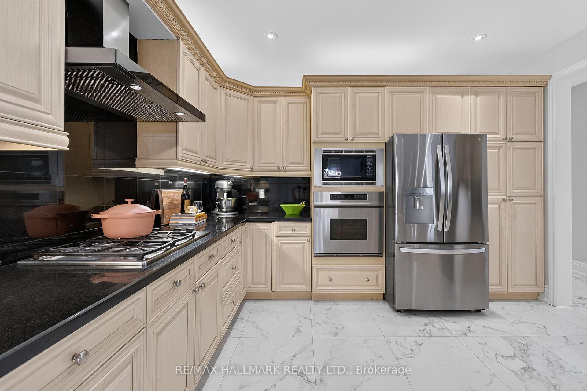 Photo 19 of 50 Bentwood Crescent, Vaughan, Patterson — HOMEH