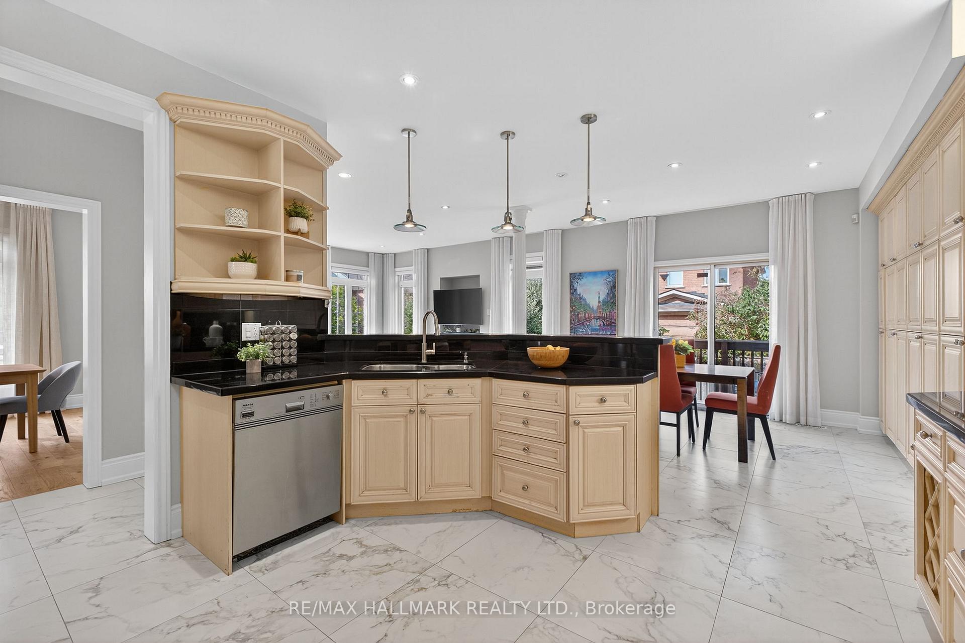 Photo 22 of 50 Bentwood Crescent, Vaughan, Patterson — HOMEH