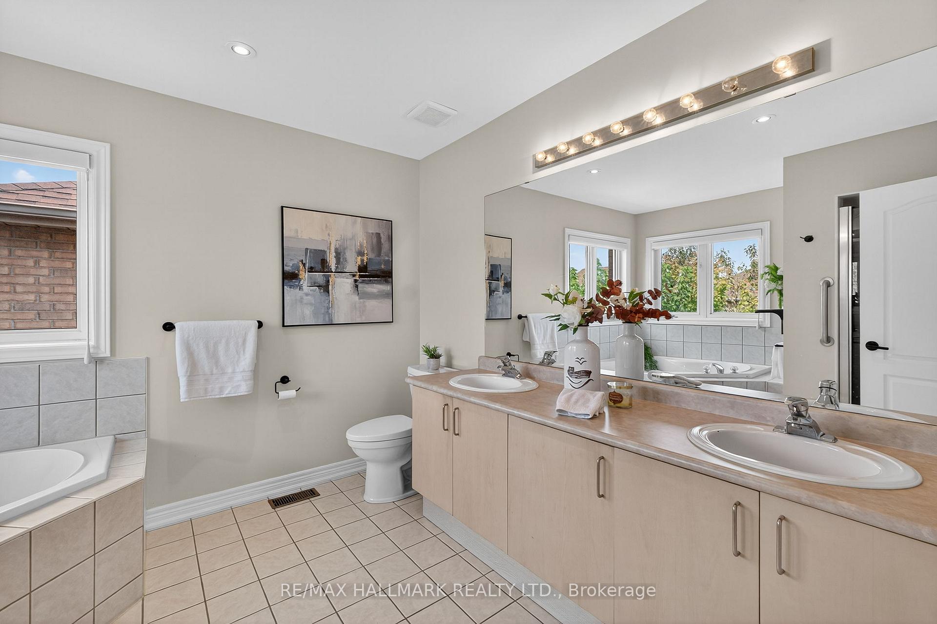 Photo 32 of 50 Bentwood Crescent, Vaughan, Patterson — HOMEH