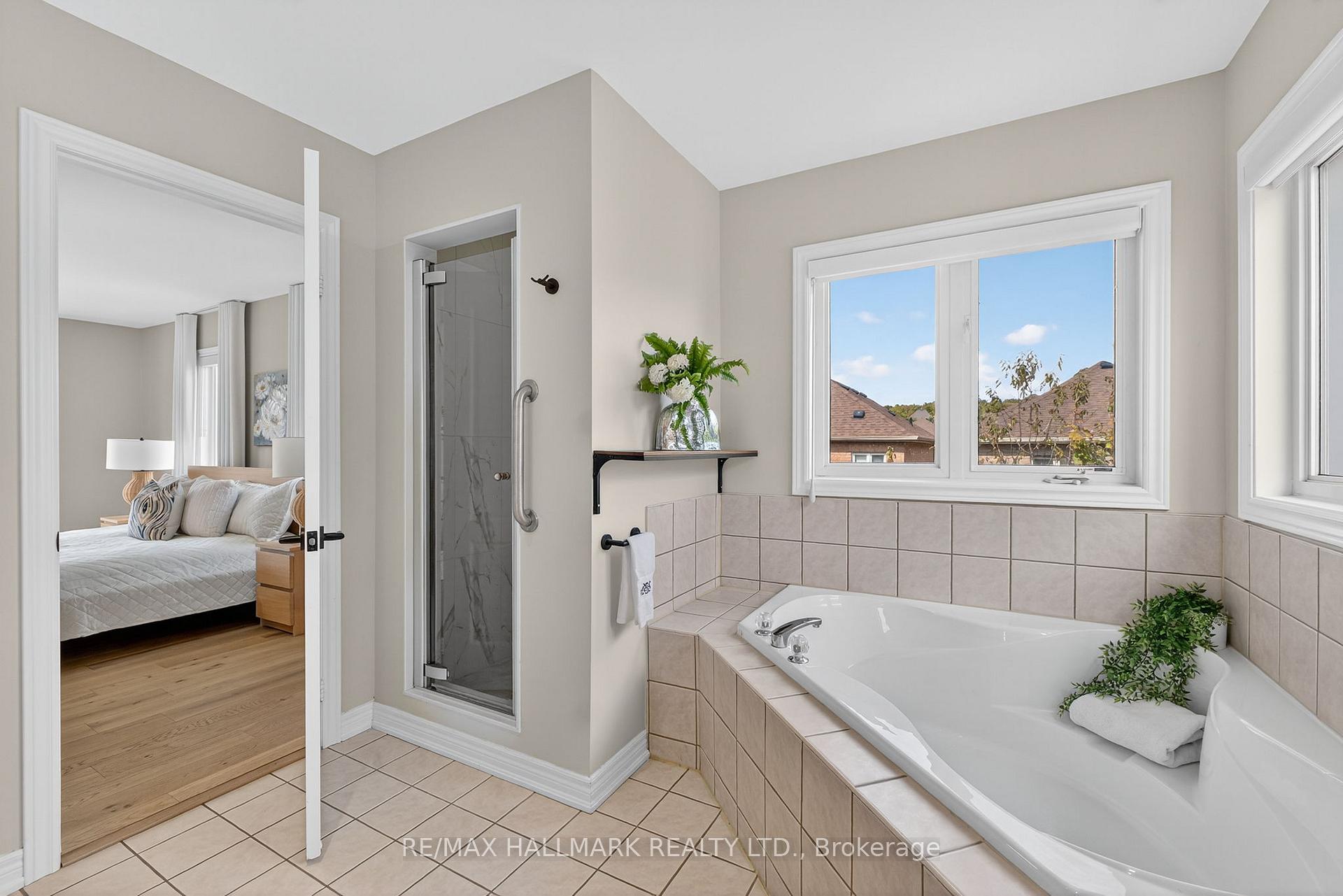 Photo 33 of 50 Bentwood Crescent, Vaughan, Patterson — HOMEH