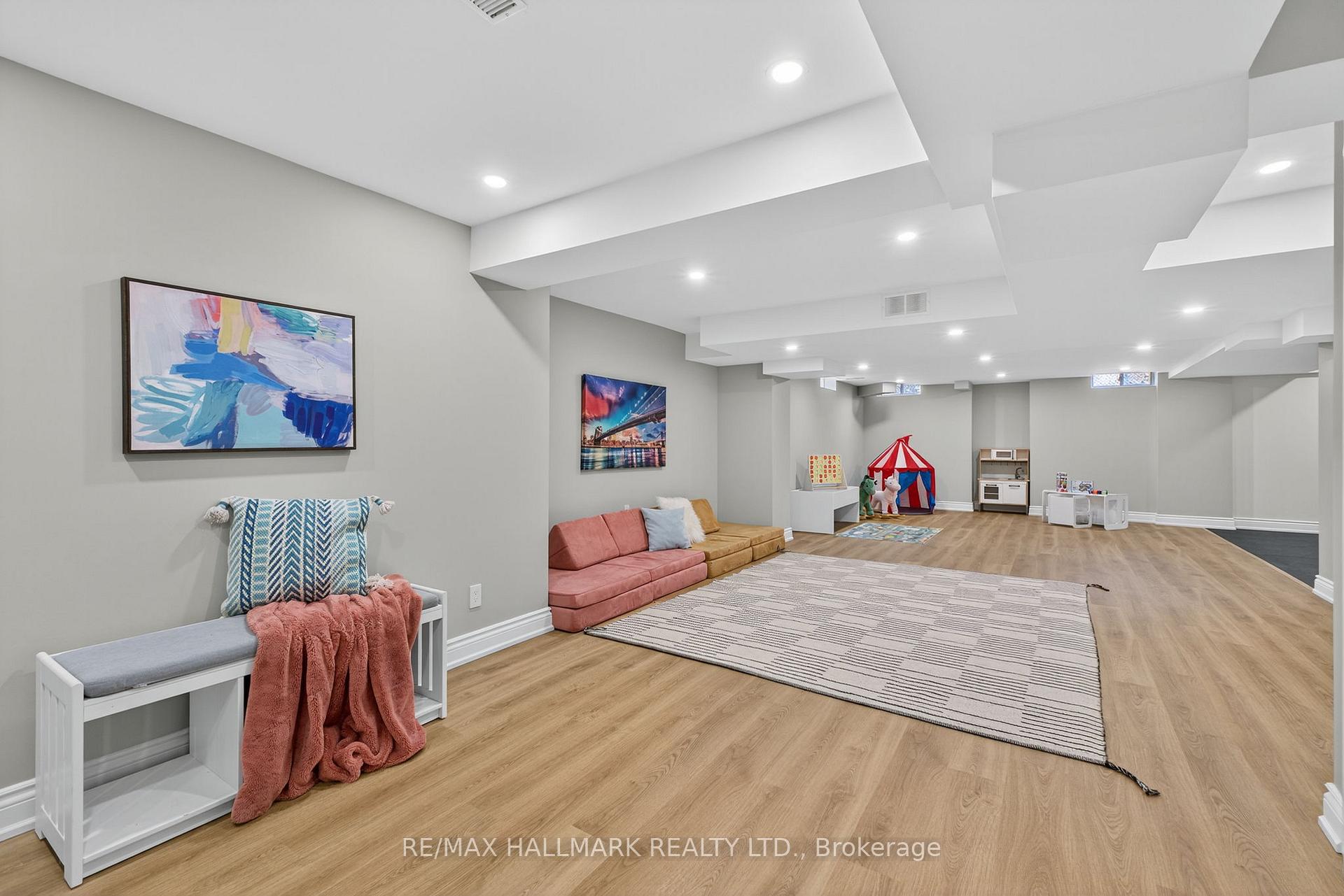Photo 41 of 50 Bentwood Crescent, Vaughan, Patterson — HOMEH