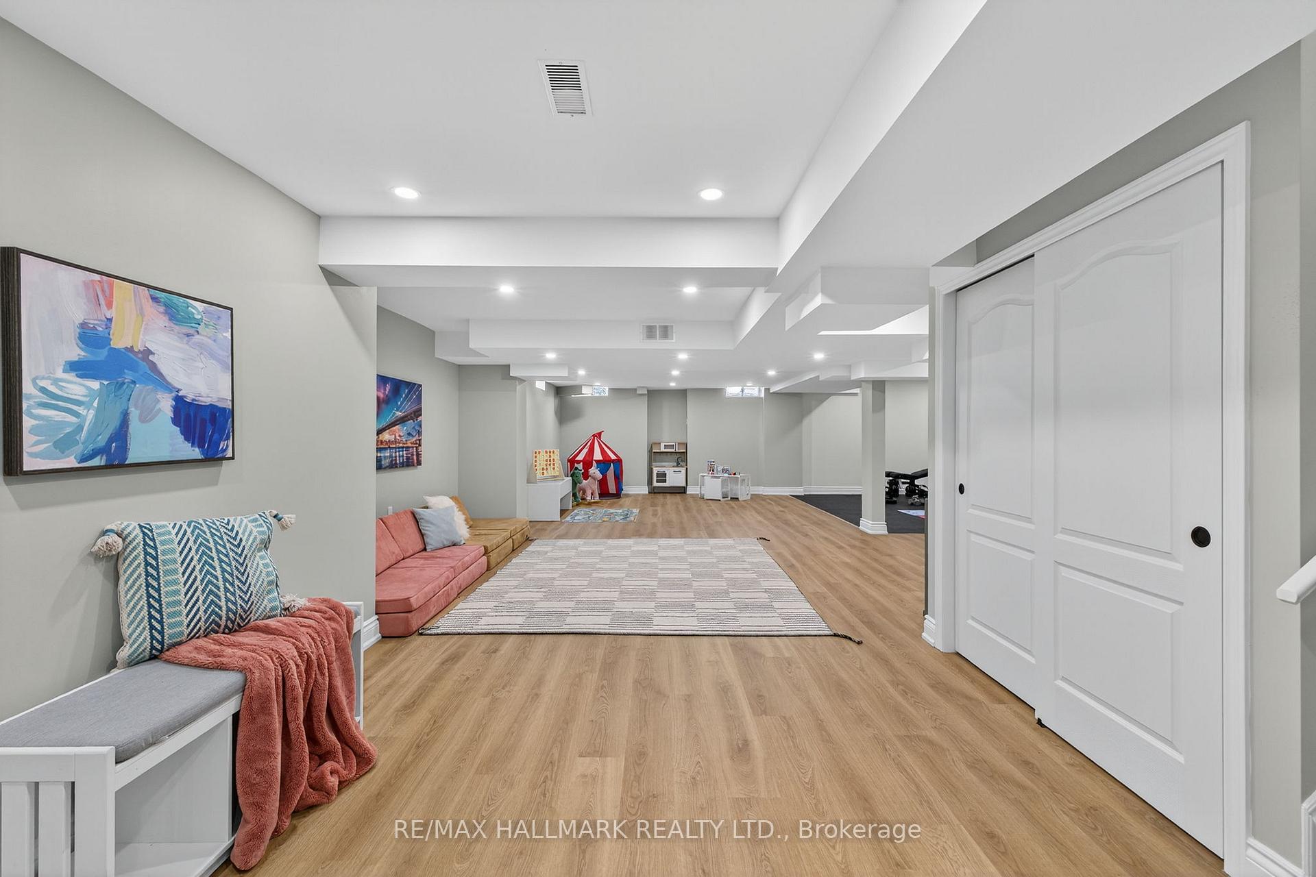 Photo 42 of 50 Bentwood Crescent, Vaughan, Patterson — HOMEH