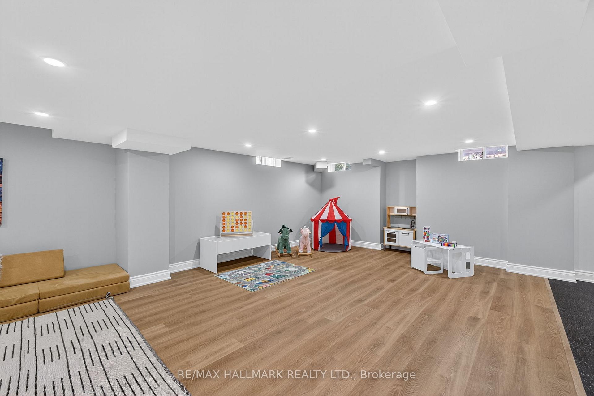 Photo 44 of 50 Bentwood Crescent, Vaughan, Patterson — HOMEH