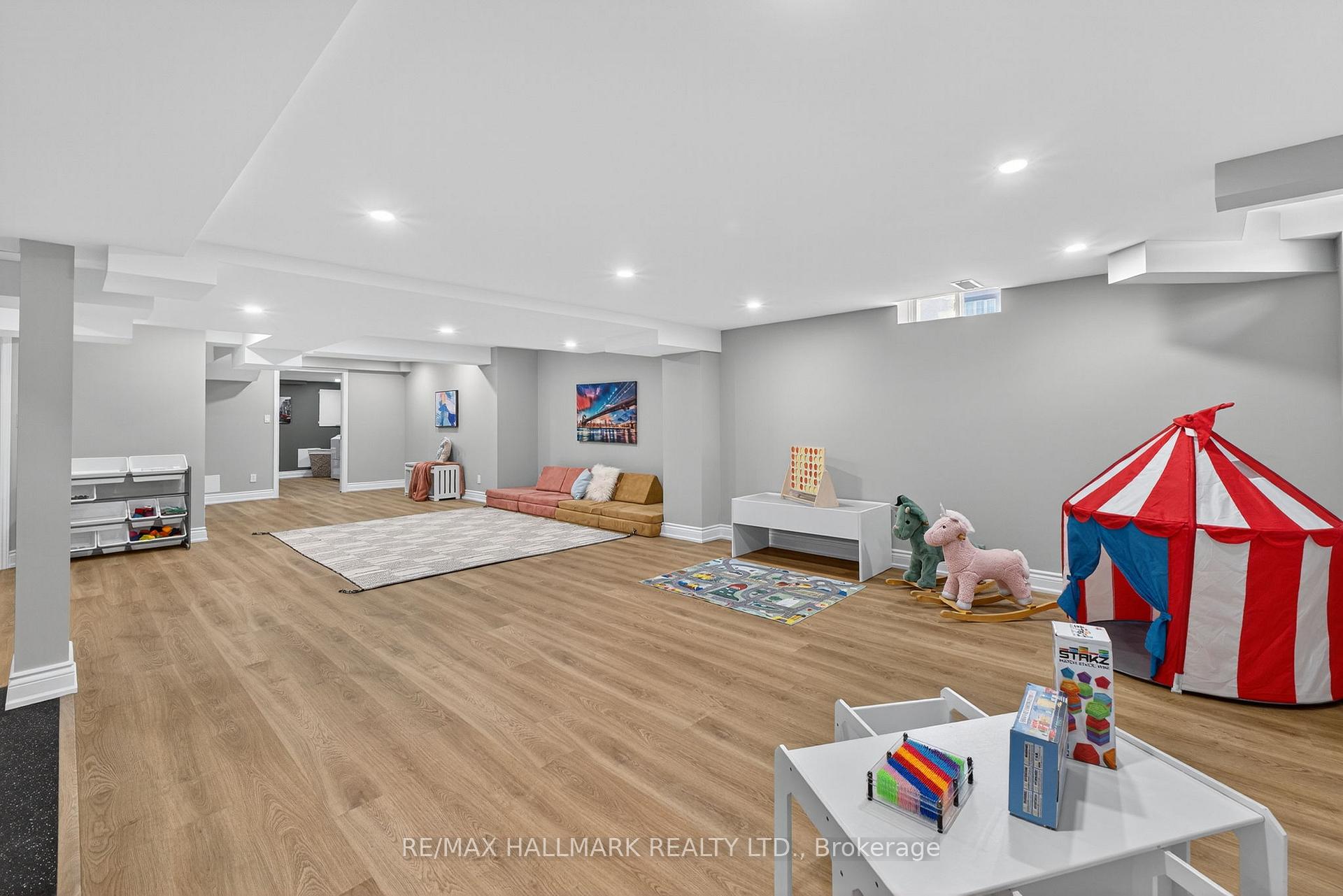 Photo 46 of 50 Bentwood Crescent, Vaughan, Patterson — HOMEH