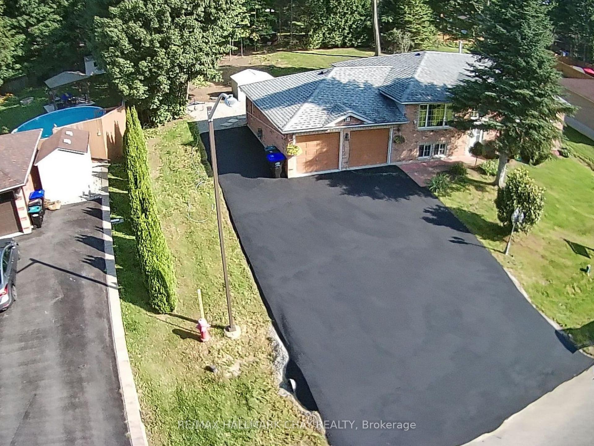 Photo 3 of 81 Moore Avenue, Adjala-Tosorontio, Everett — HOMEH