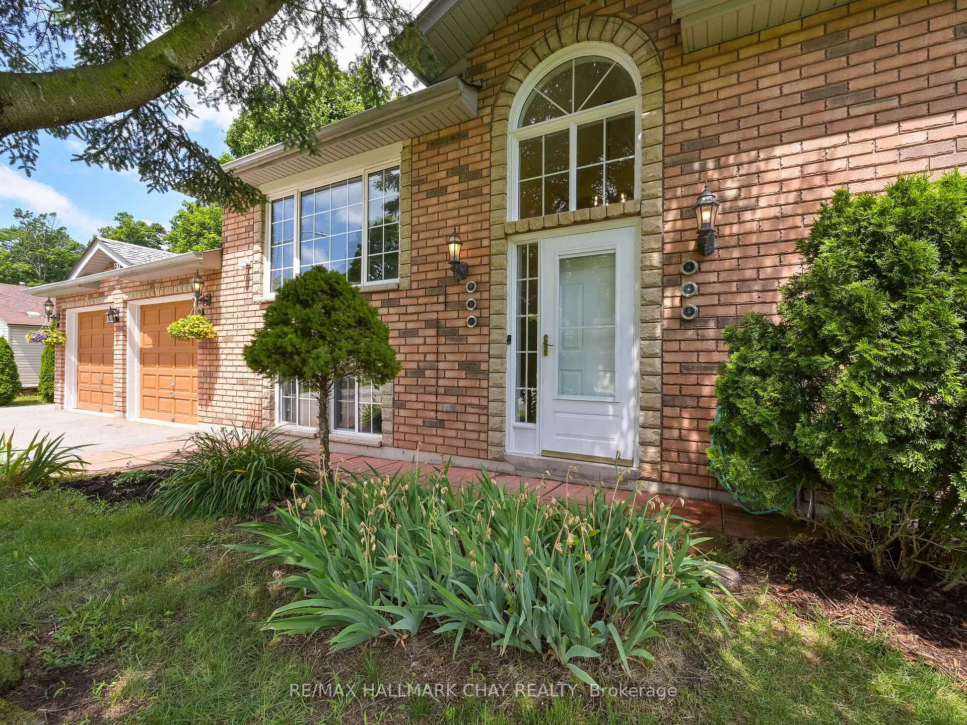 Photo 4 of 81 Moore Avenue, Adjala-Tosorontio, Everett — HOMEH
