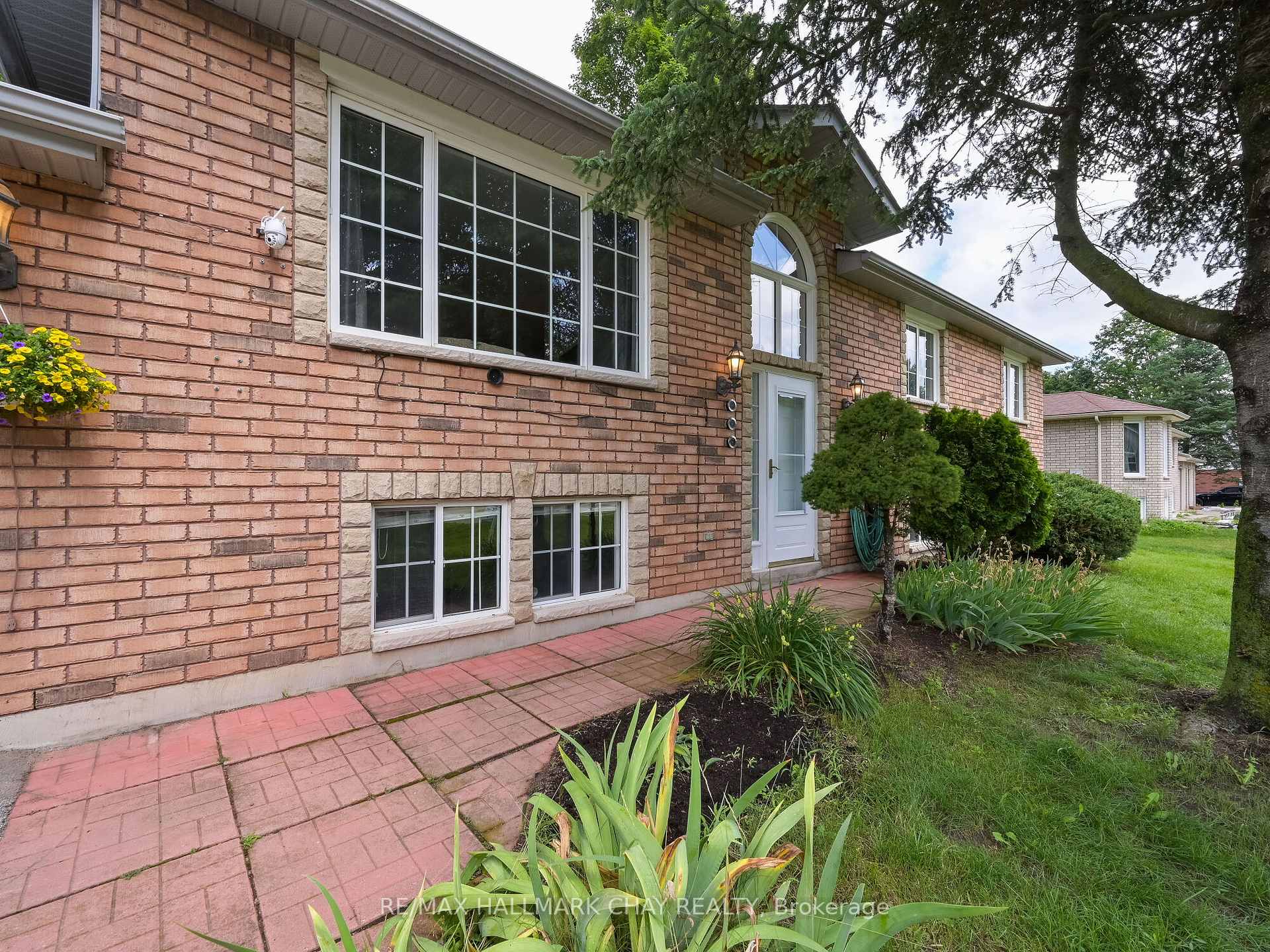 Photo 5 of 81 Moore Avenue, Adjala-Tosorontio, Everett — HOMEH