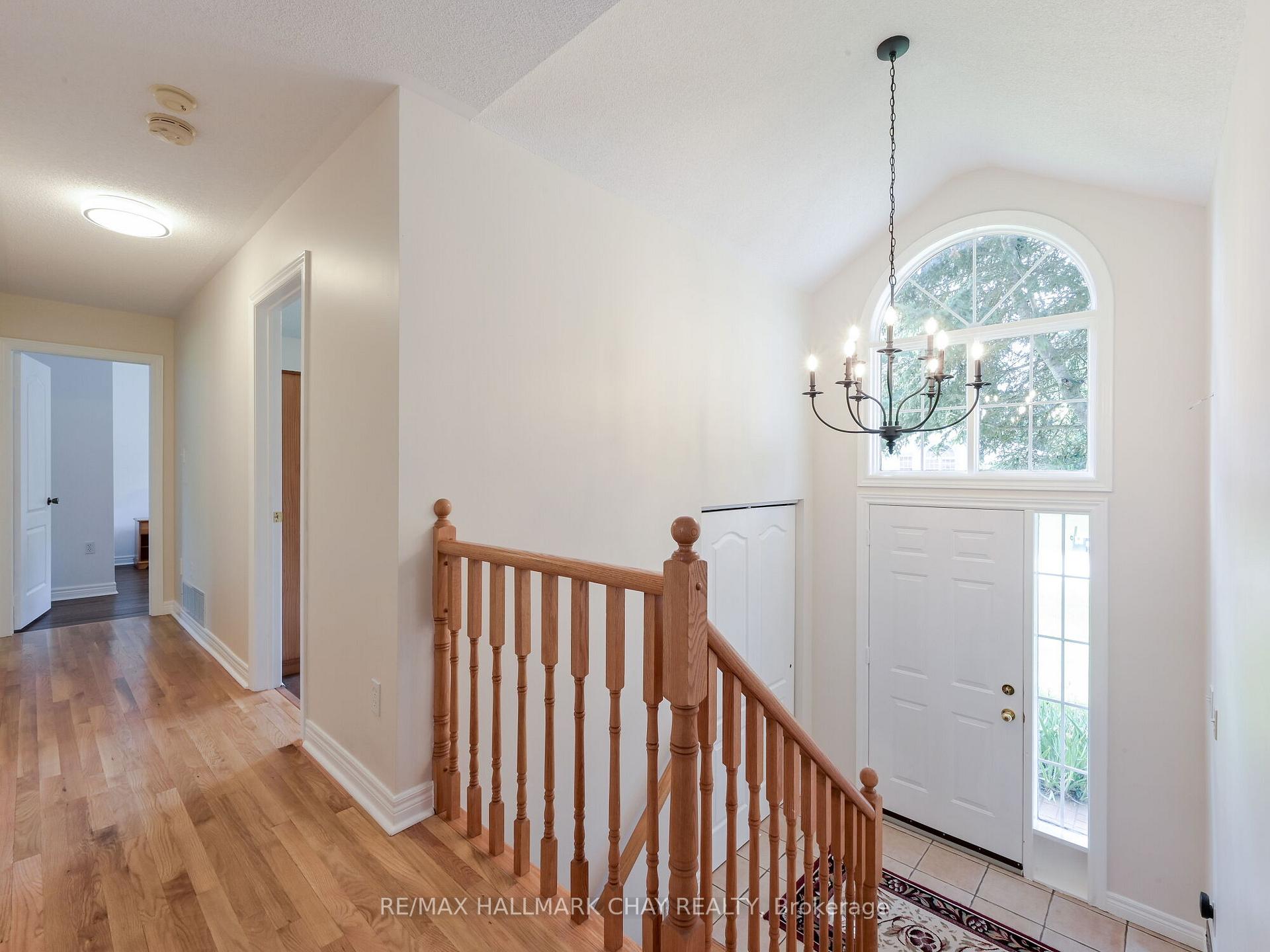 Photo 7 of 81 Moore Avenue, Adjala-Tosorontio, Everett — HOMEH
