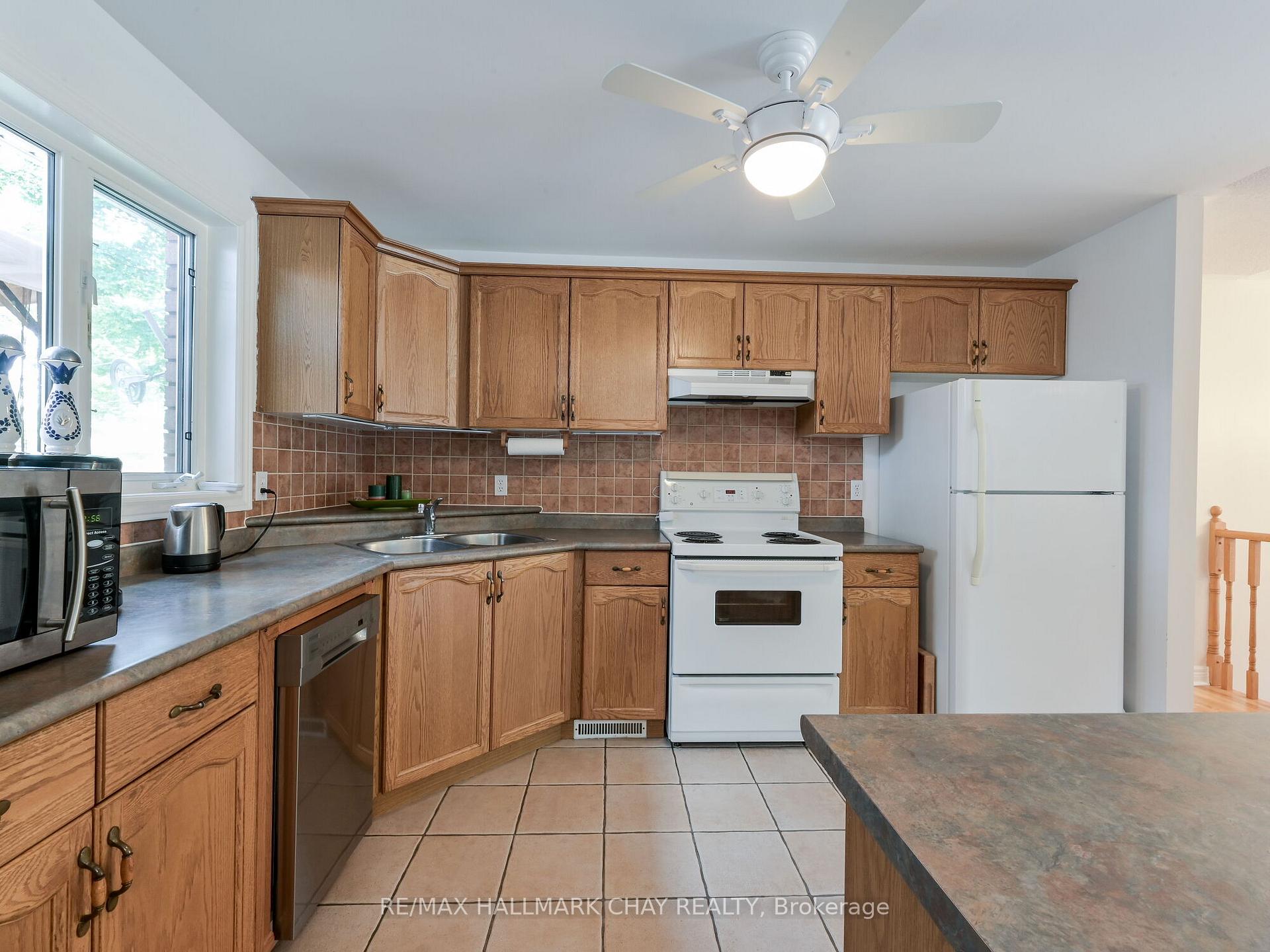 Photo 11 of 81 Moore Avenue, Adjala-Tosorontio, Everett — HOMEH