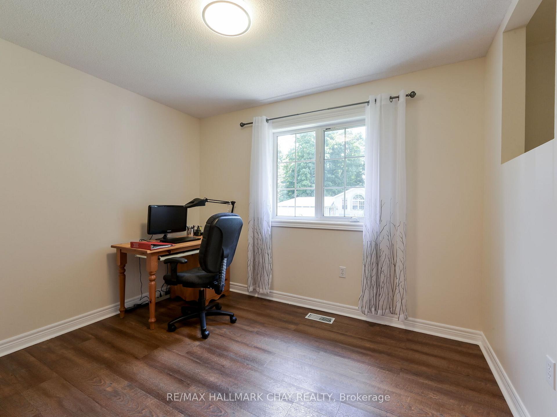 Photo 15 of 81 Moore Avenue, Adjala-Tosorontio, Everett — HOMEH