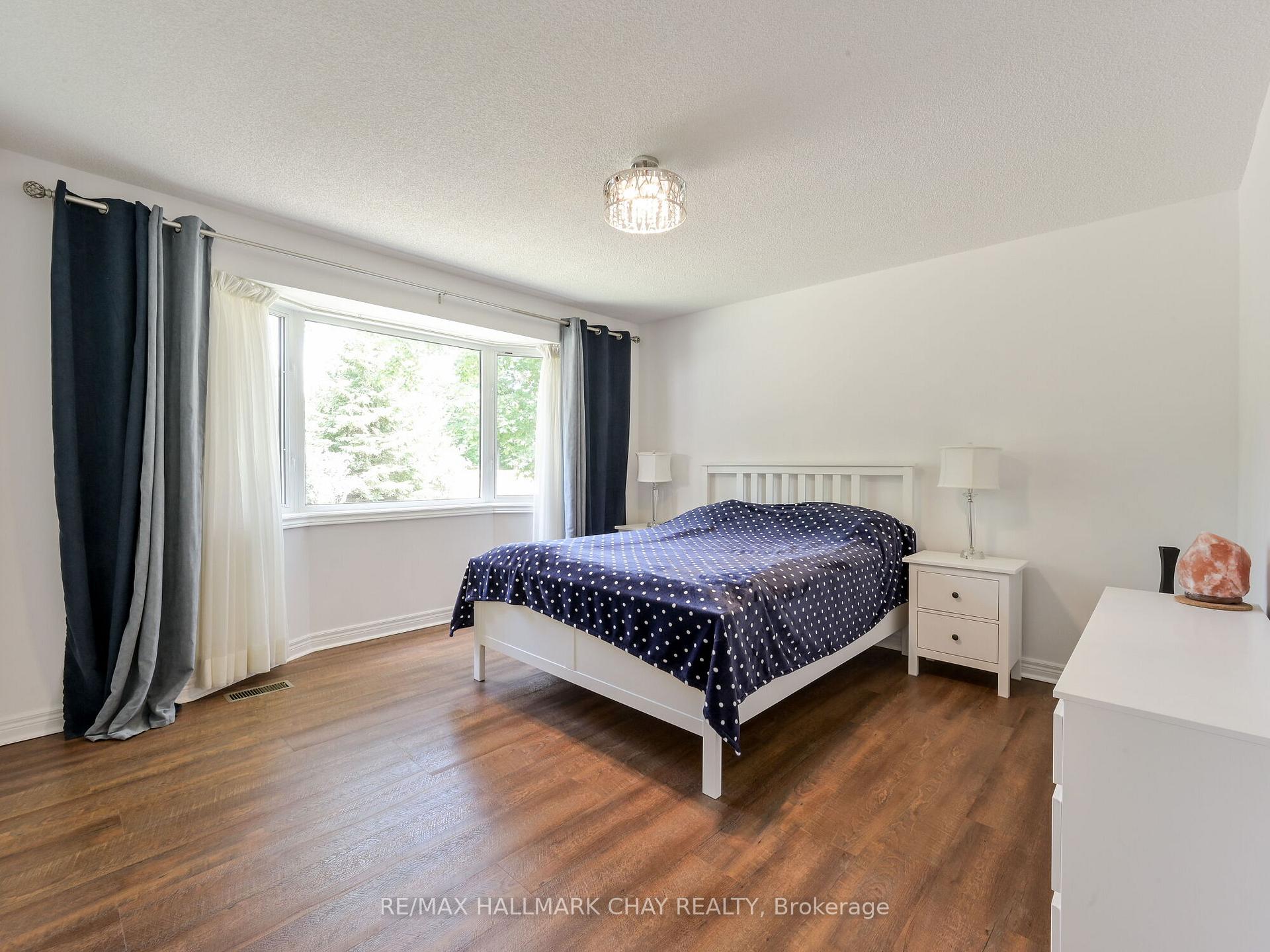 Photo 18 of 81 Moore Avenue, Adjala-Tosorontio, Everett — HOMEH