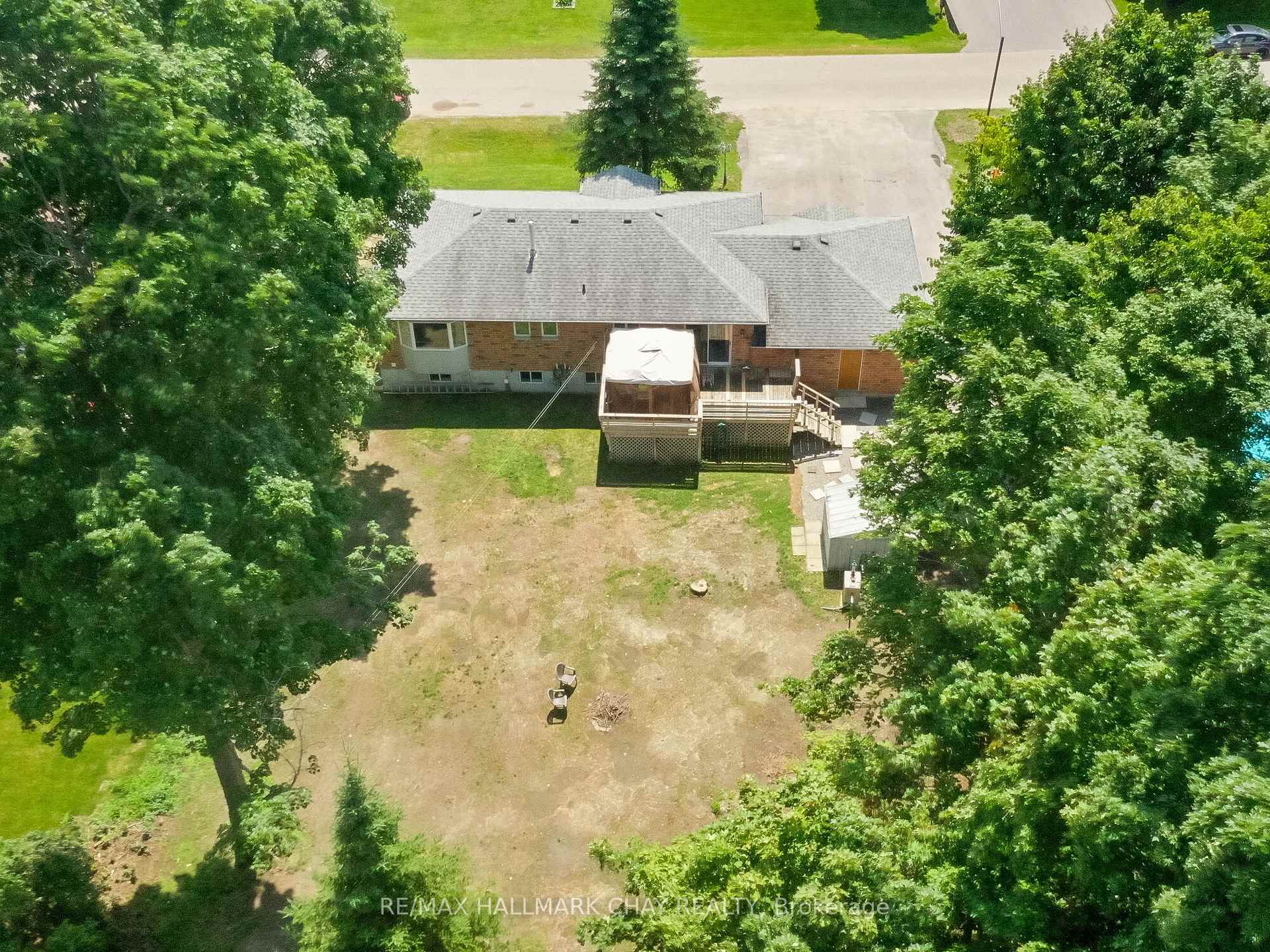 Photo 33 of 81 Moore Avenue, Adjala-Tosorontio, Everett — HOMEH