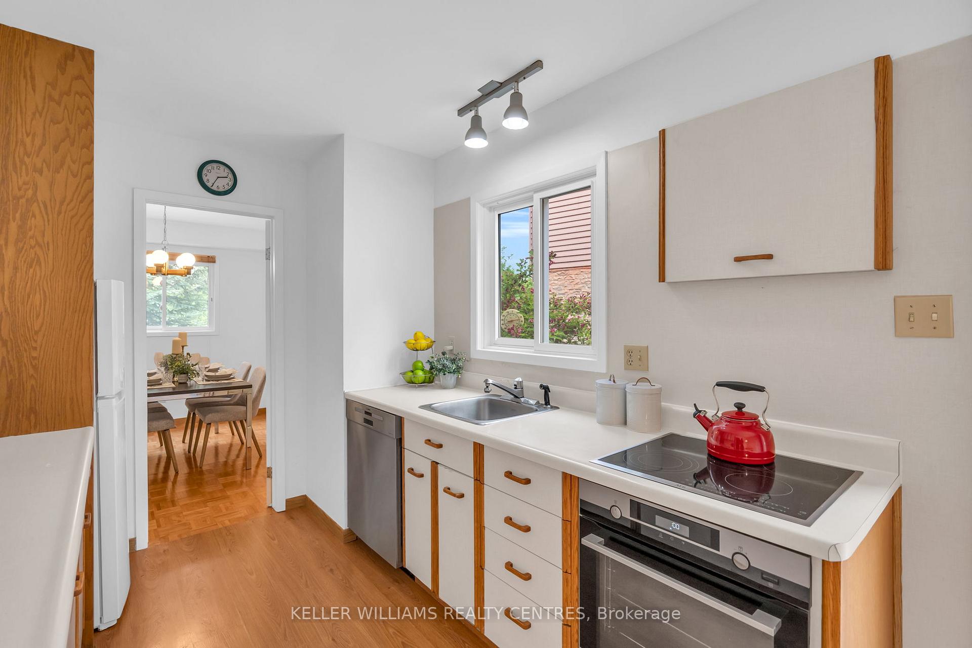 Photo 6 of 119 Batson Drive, Aurora, Aurora Village — HOMEH