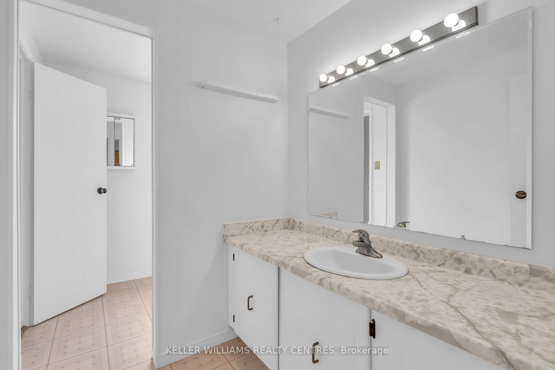 Photo 19 of 119 Batson Drive, Aurora, Aurora Village — HOMEH