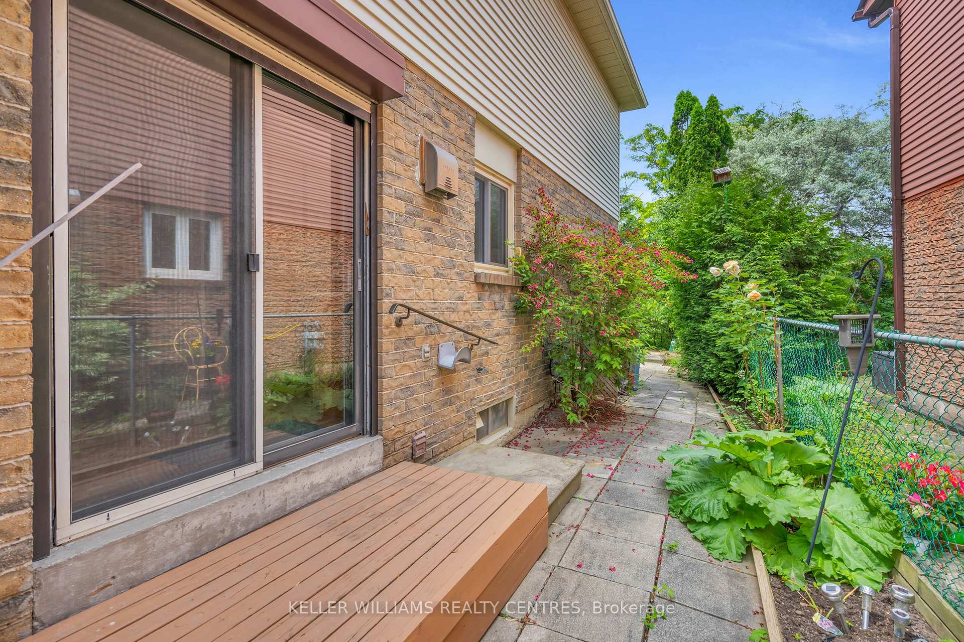 Photo 30 of 119 Batson Drive, Aurora, Aurora Village — HOMEH
