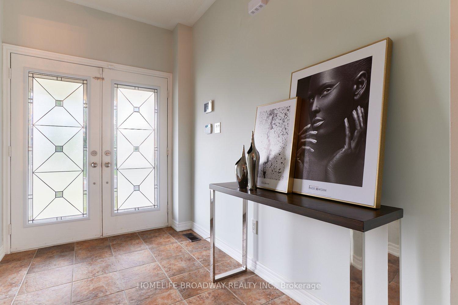 Photo 3 of 7 Edison Place, Vaughan, Patterson — HOMEH
