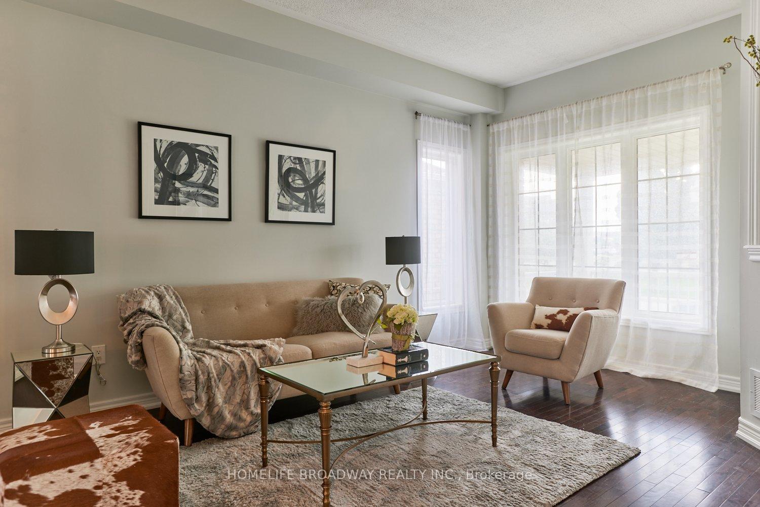 Photo 6 of 7 Edison Place, Vaughan, Patterson — HOMEH