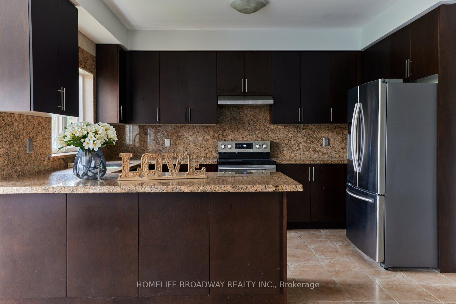 Photo 10 of 7 Edison Place, Vaughan, Patterson — HOMEH