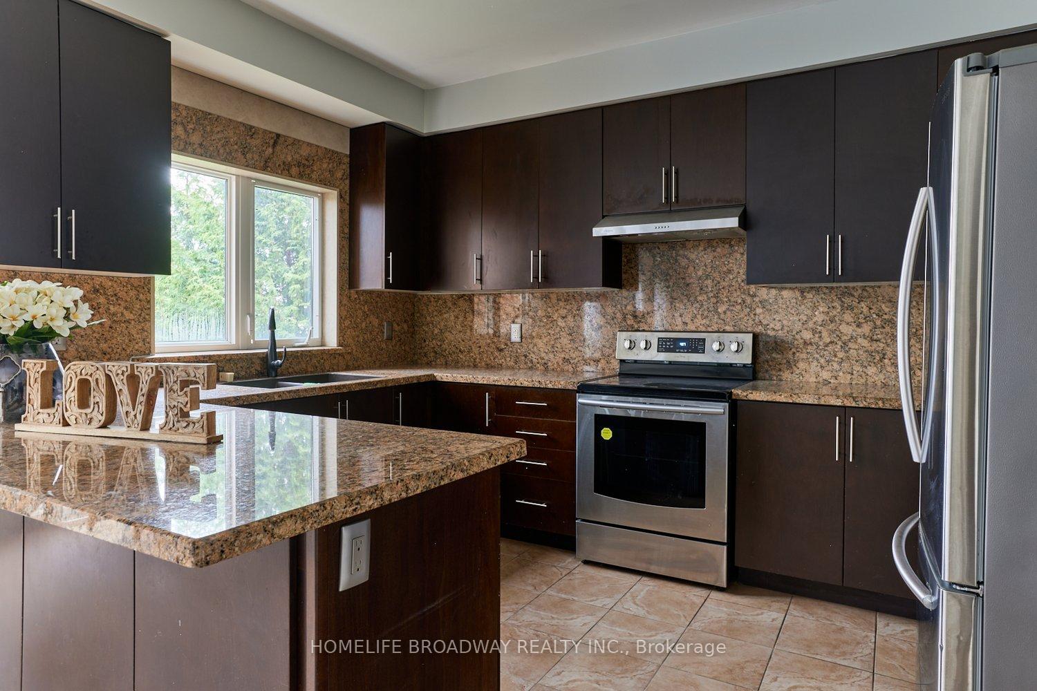 Photo 11 of 7 Edison Place, Vaughan, Patterson — HOMEH