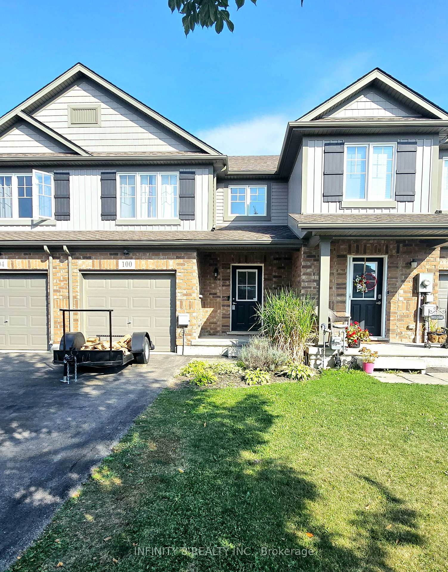 Front of 100 Roselawn Crescent