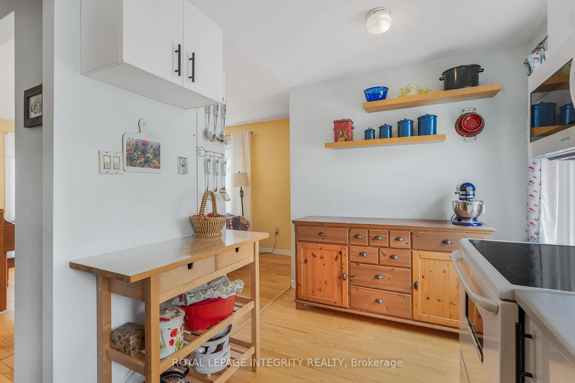 Photo 10 of 841 Merivale Road, Ottawa, Carlington — HOMEH