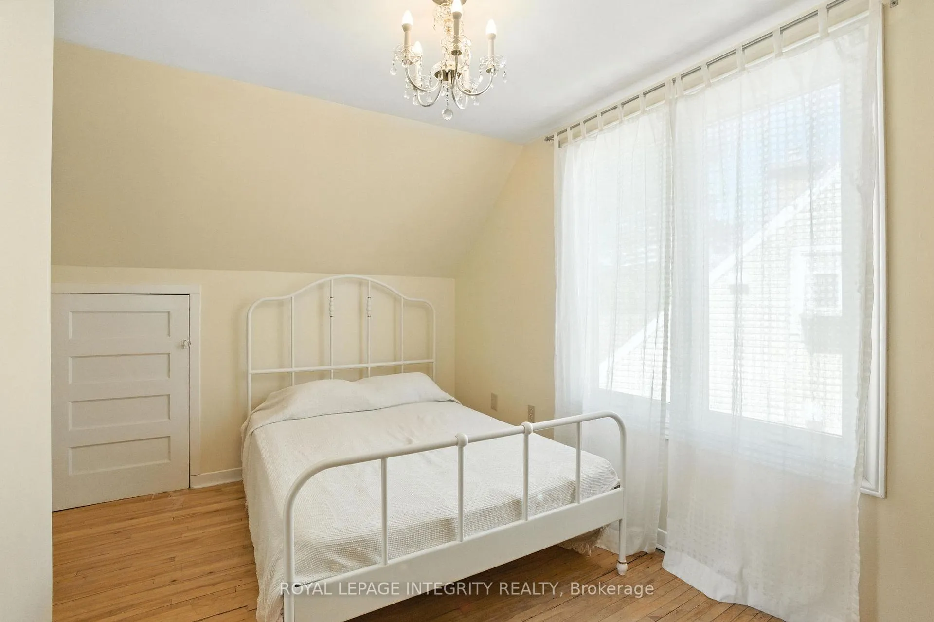 Photo 19 of 841 Merivale Road, Ottawa, Carlington — HOMEH