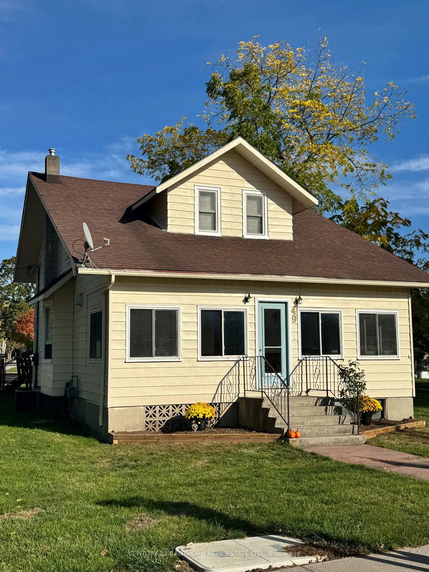 Front of 49 Consecon Street E