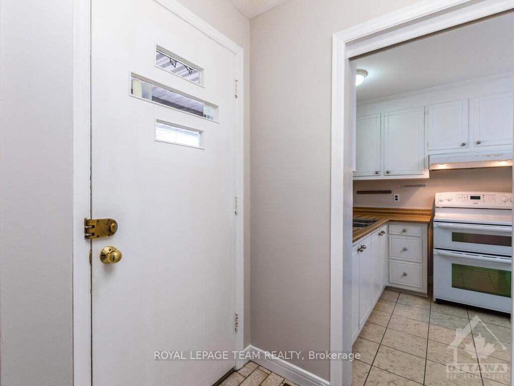 Photo 2 of 2264 Utah Street, Ottawa, Alta Vista — HOMEH