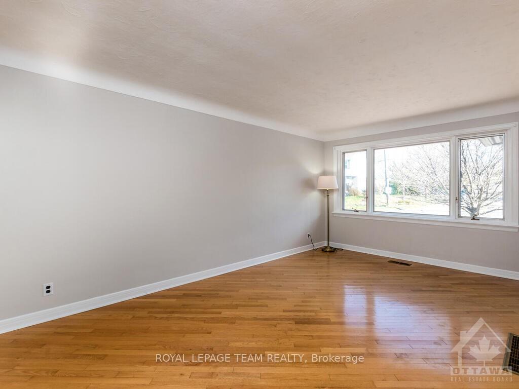 Photo 3 of 2264 Utah Street, Ottawa, Alta Vista — HOMEH