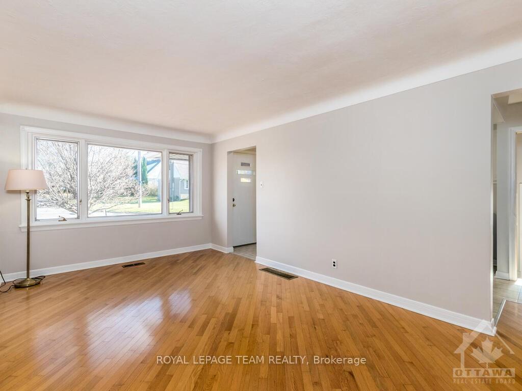 Photo 5 of 2264 Utah Street, Ottawa, Alta Vista — HOMEH