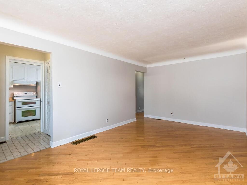 Photo 7 of 2264 Utah Street, Ottawa, Alta Vista — HOMEH