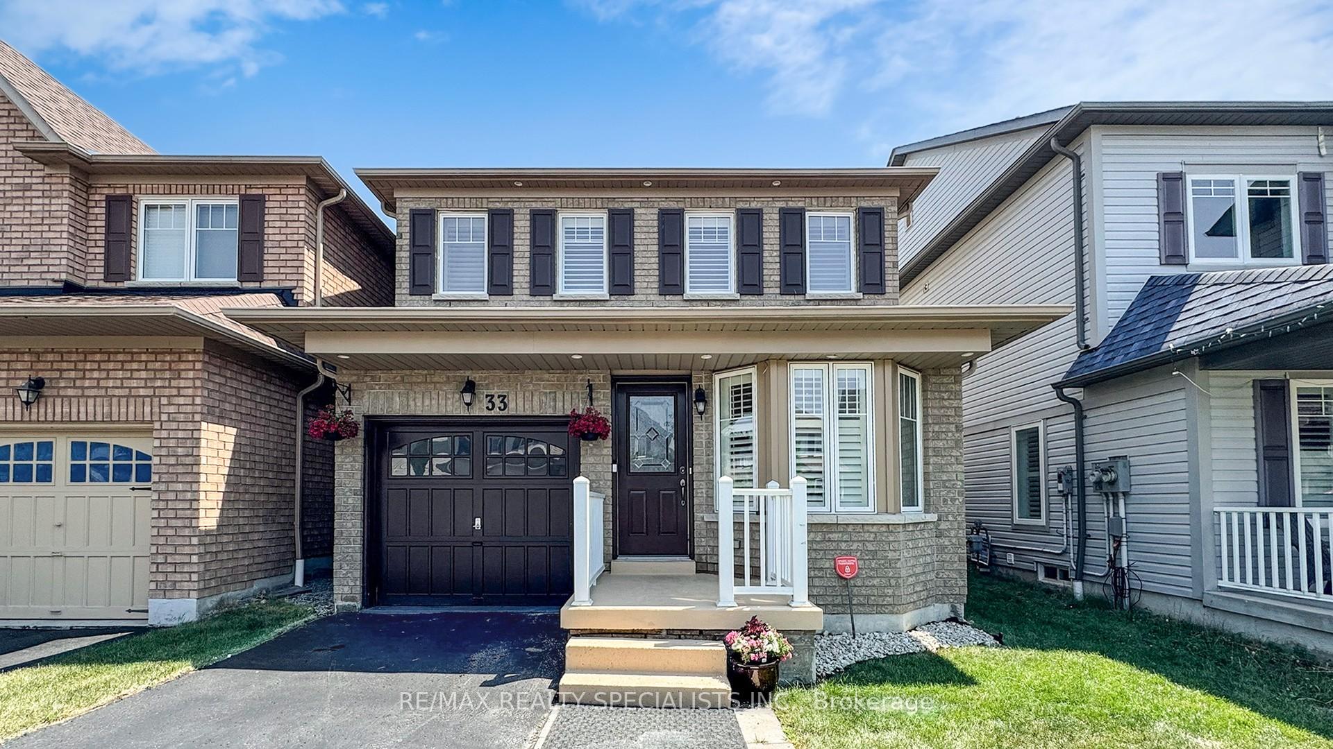 Front of 33 Donlevy Crescent